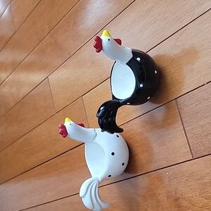 2 chicken egg holders